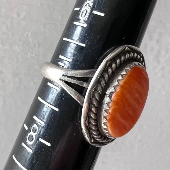 Vintage NATIVE Navajo Spiny Oyster Shell & Sterling Silver Southwestern Ring - Picture 10 of 11